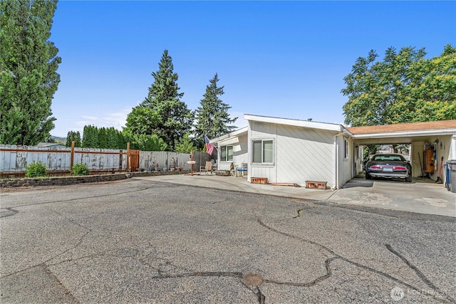 322 N Kentucky Unit A & B, East Wenatchee, WA 98802 - view of front of home with an attached carport and concrete driveway