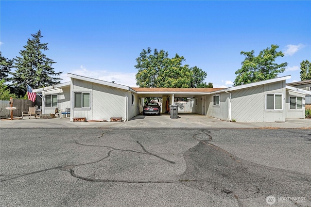 322 N Kentucky Unit A & B, East Wenatchee, WA 98802 - mid-century modern home with an attached carport