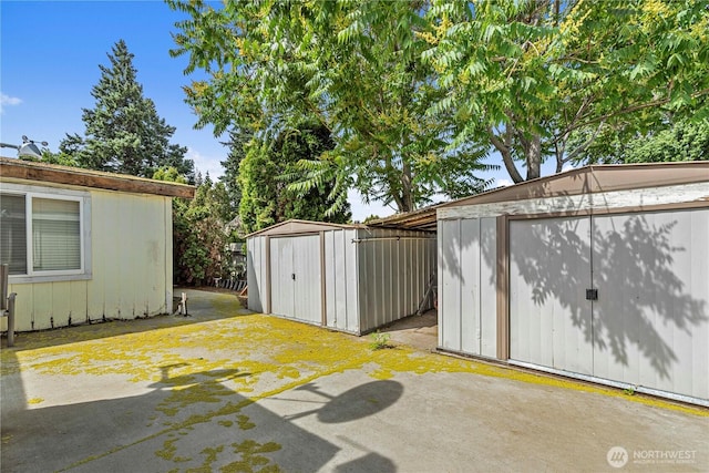 322 N Kentucky Unit A & B, East Wenatchee, WA 98802 - view of patio / terrace with a shed