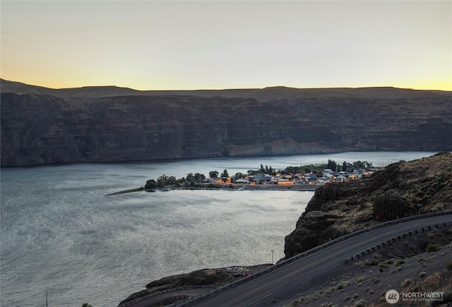 1071 S Section Pl, Quincy, WA 98848 - water view featuring mountains