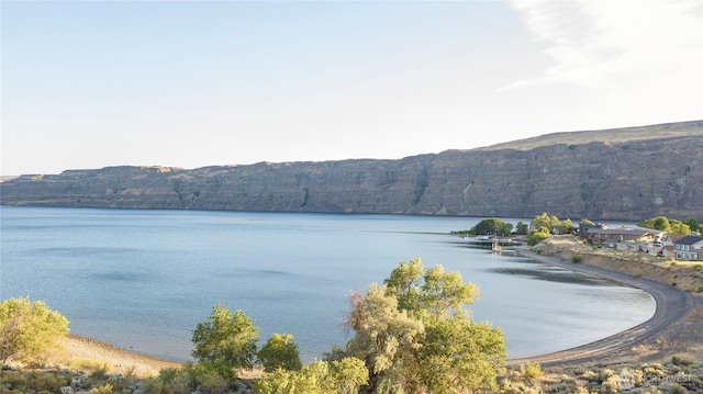1071 S Section Pl, Quincy, WA 98848 - water view with mountains