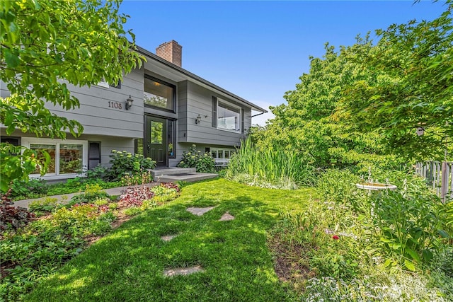 1108 Dale St SE, East Wenatchee, WA 98802 - back of house featuring a chimney and a yard