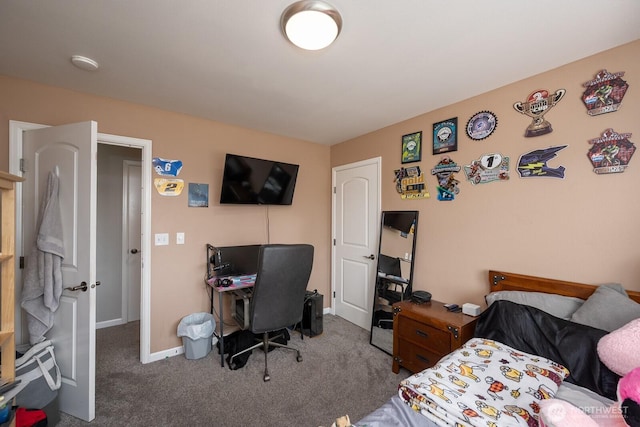 331 Viewmont Dr SE, Moses Lake, WA 98837 - carpeted bedroom featuring baseboards and a desk