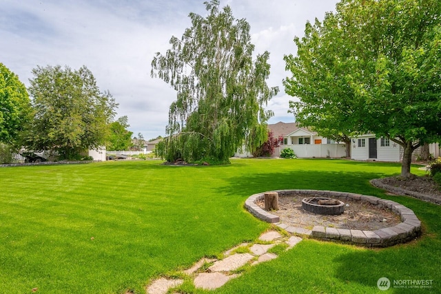 331 Viewmont Dr SE, Moses Lake, WA 98837 - view of green lawn featuring an outdoor fire pit