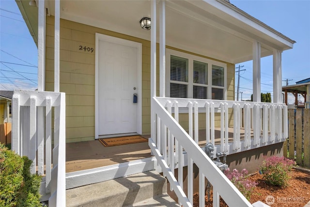 2409 Lombard Ave Unit C, Everett, WA 98201 - entrance to property featuring a porch