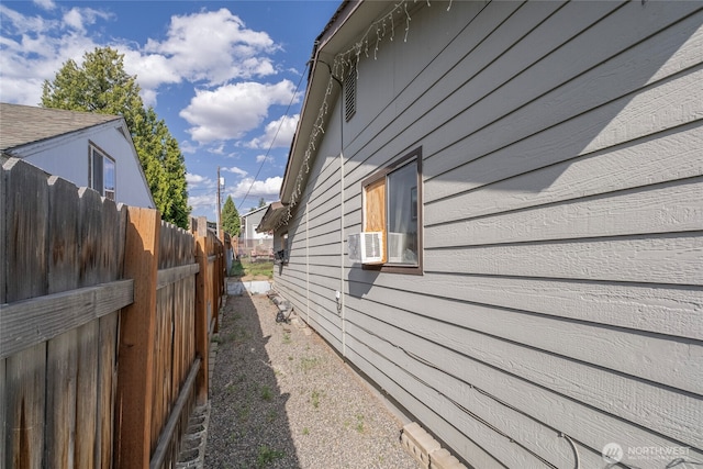 1011 N Dolfay Ln, East Wenatchee, WA 98802 - view of side of property with cooling unit