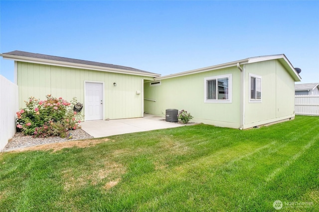 1701 E Burr Ave Unit 36, Moses Lake, WA 98837 - back of house with a patio