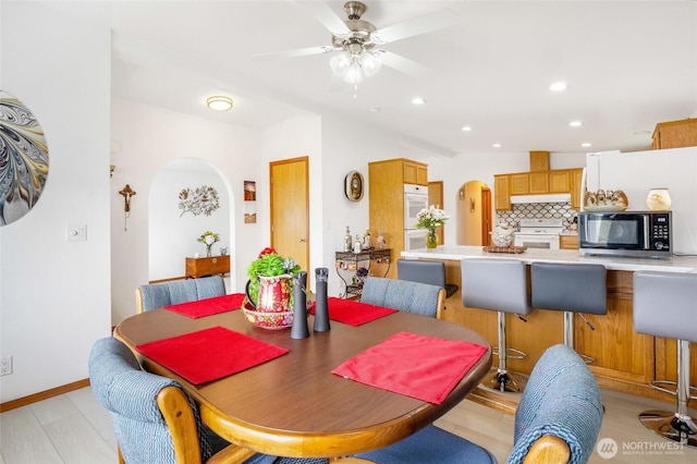 1701 E Burr Ave Unit 36, Moses Lake, WA 98837 - dining space featuring arched walkways, recessed lighting, a ceiling fan, and light wood-type flooring