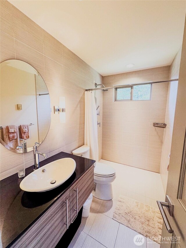 62 Wildwood Ln, Lopez Island, WA 98261 - full bath featuring tiled shower, vanity, tile walls, and tile patterned flooring