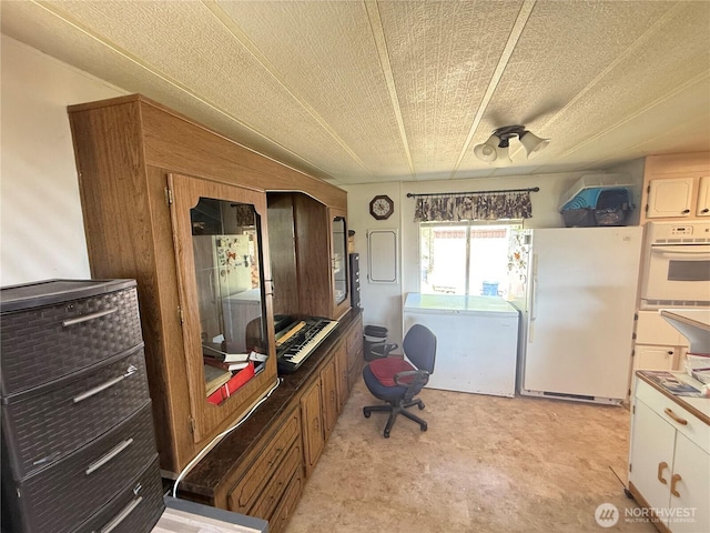 24 Hubbert Rd, Omak, WA 98841 - view of office area
