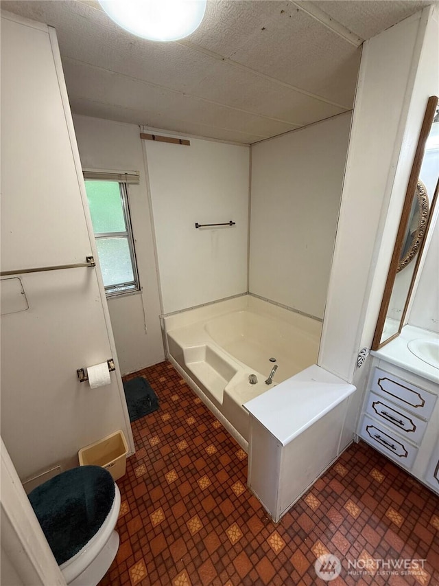 24 Hubbert Rd, Omak, WA 98841 - bathroom with a bathtub, toilet, and vanity