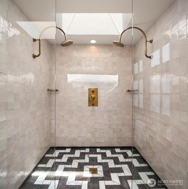 332 6th Ave, Kirkland, WA 98033 - bathroom with a tile shower and recessed lighting