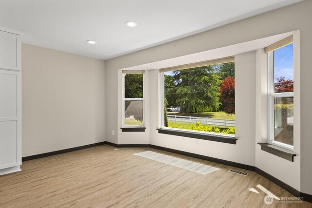 5208 S 380th St, Auburn, WA 98001 - spare room featuring light wood-style floors and recessed lighting