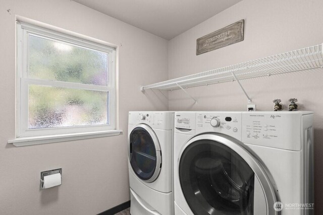 5208 S 380th St, Auburn, WA 98001 - laundry area featuring washer and dryer and baseboards