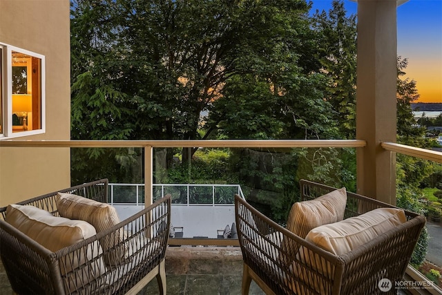 6819 SE 32nd St, Mercer Island, WA 98040 - view of balcony