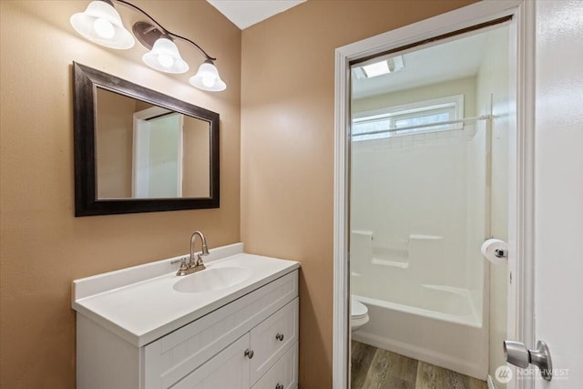 42480 N State Route 25, Davenport, WA 99122 - bathroom featuring toilet, vanity, wood finished floors, and shower / tub combination