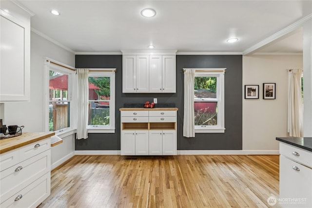 13257 4th Ave S, Burien, WA 98168 - kitchen featuring light wood-style flooring, white cabinetry, crown molding, baseboards, and recessed lighting
