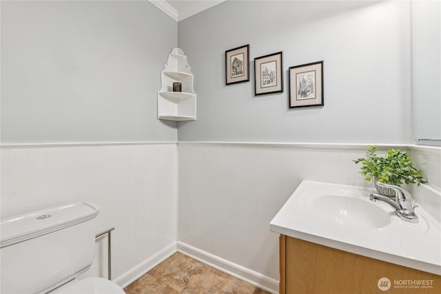 13257 4th Ave S, Burien, WA 98168 - bathroom featuring toilet, vanity, crown molding, and wainscoting