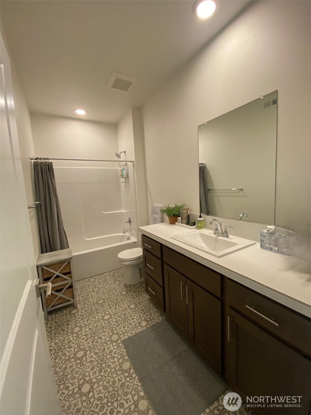 603 Cardinal Ave, Winlock, WA 98596 - full bath with vanity, toilet, shower / bath combination with curtain, tile patterned floors, and recessed lighting