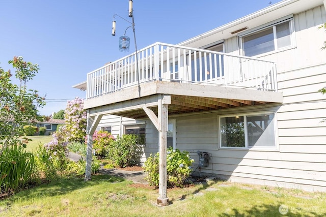 1001 S 226th St, Des Moines, WA 98198 - rear view of house featuring a wooden deck
