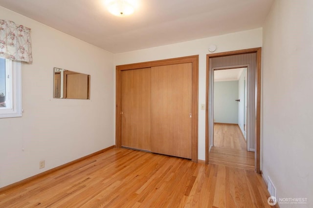 1001 S 226th St, Des Moines, WA 98198 - unfurnished bedroom featuring light wood-style flooring, a closet, and baseboards