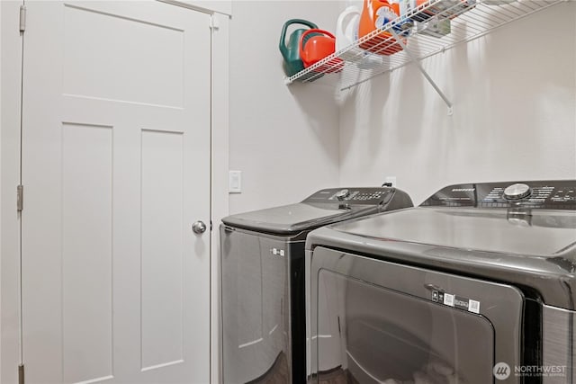 1924 Schneiter Dr, Longview, WA 98632 - laundry room featuring independent washer and dryer