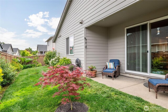 1924 Schneiter Dr, Longview, WA 98632 - view of yard with a patio