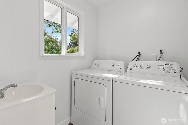 25035 34th Ave S, Kent, WA 98032 - washroom featuring independent washer and dryer