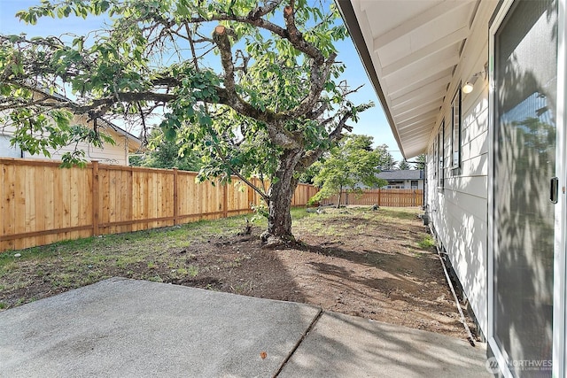 25035 34th Ave S, Kent, WA 98032 - fenced backyard with a patio