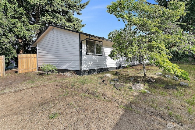 25035 34th Ave S, Kent, WA 98032 - view of property exterior featuring crawl space