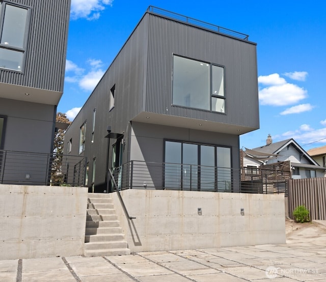 1114 26th Ave Unit B, Seattle, WA 98122 - view of front of house with stairs