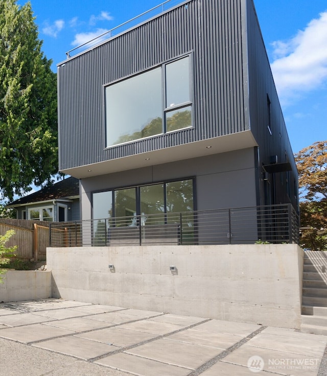 1112 26th Ave Unit B, Seattle, WA 98122 - view of contemporary home