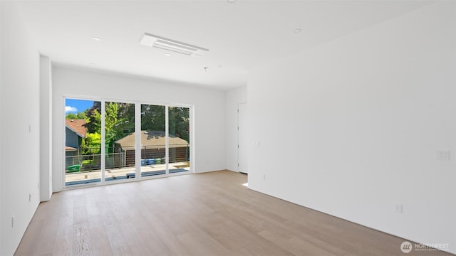 1112 26th Ave Unit B, Seattle, WA 98122 - unfurnished room with light wood-type flooring