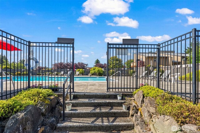 1506 N Defiance St Unit R205, Tacoma, WA 98406 - view of community pool