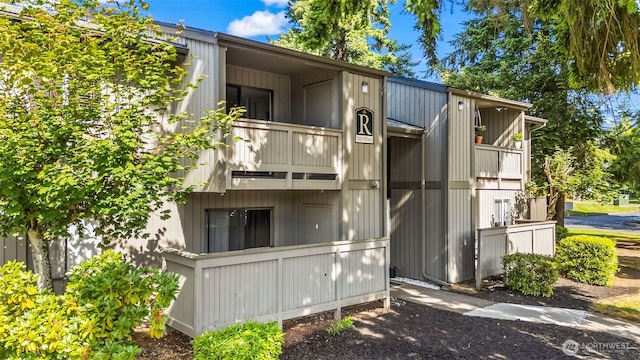 1506 N Defiance St Unit R205, Tacoma, WA 98406 - rear view of house with a balcony