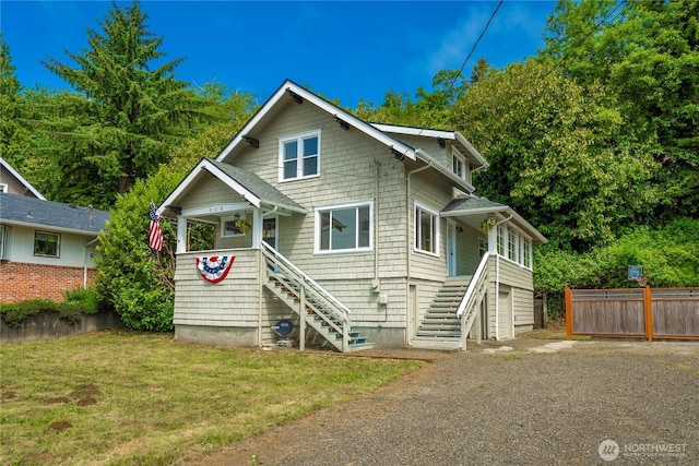 113 W Chenault Ave, Hoquiam, WA 98550 - view of front of home with stairs