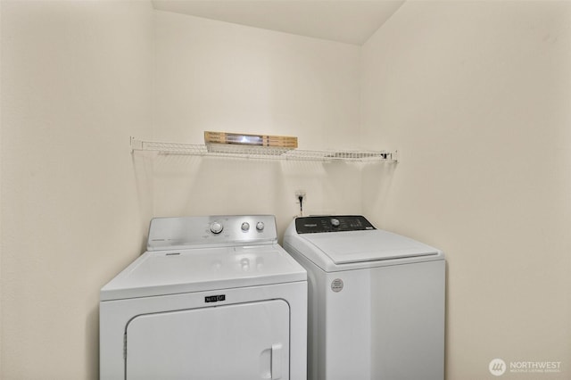 10040 19th Ave SW, Seattle, WA 98146 - washroom featuring washer and dryer