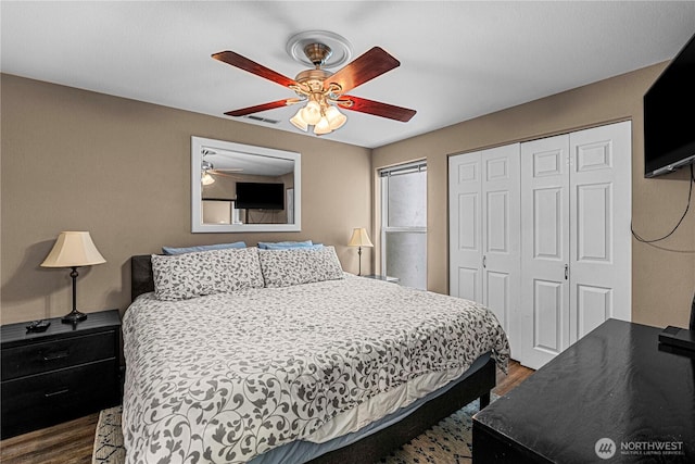 8903 Crescent Bar Rd NW Unit 18, Quincy, WA 98848 - bedroom featuring dark wood-style floors, a closet, and ceiling fan