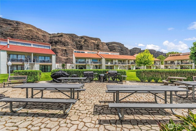 8903 Crescent Bar Rd NW Unit 18, Quincy, WA 98848 - surrounding community with a mountain view, a residential view, and a patio
