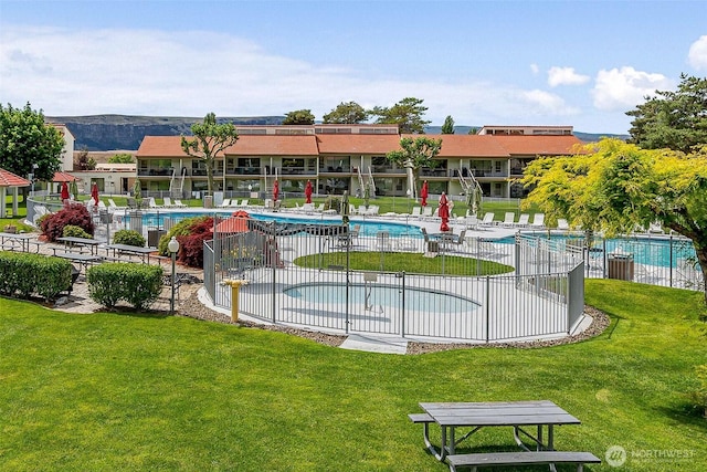 8903 Crescent Bar Rd Unit 158, Quincy, WA 98848 - community pool featuring a patio