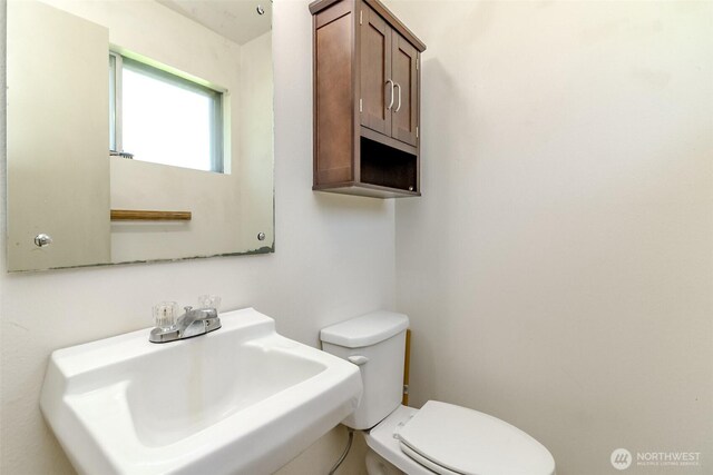 28312 22nd Ave S, Federal Way, WA 98003 - half bath with a sink and toilet