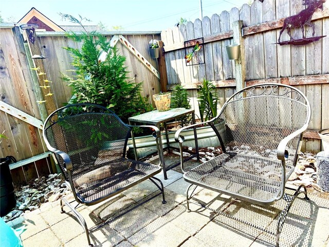 3504 L Pl, Seaview, WA 98644 - view of patio / terrace