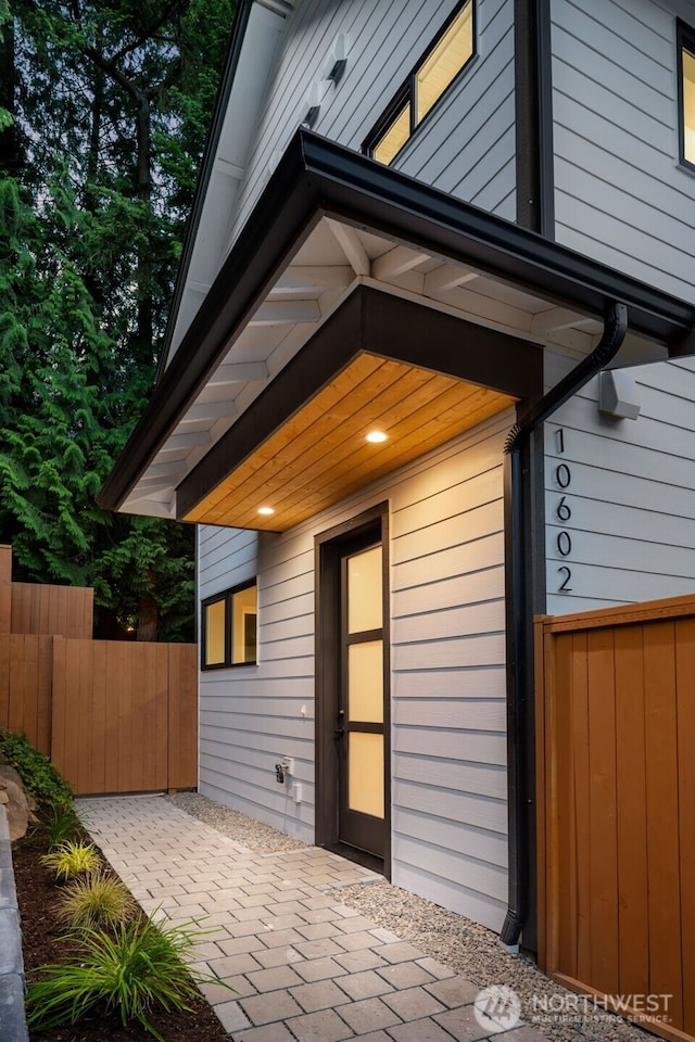 10602 NE 137th Pl, Kirkland, WA 98033 - doorway to property