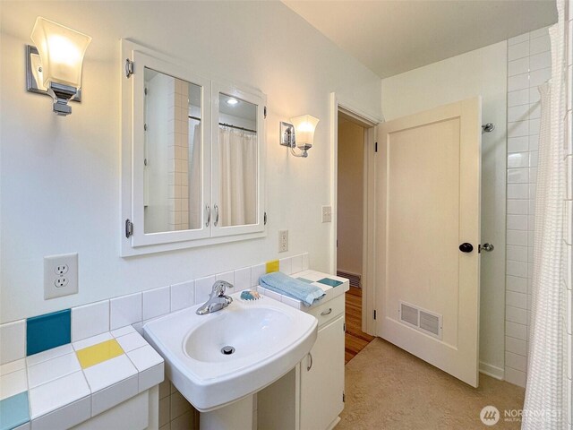 13151/2 W 5th St, Port Angeles, WA 98363 - bathroom with a sink and a shower with shower curtain