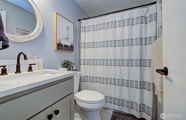 10012 NE 39th St, Vancouver, WA 98662 - full bath featuring vanity, toilet, and a shower with shower curtain
