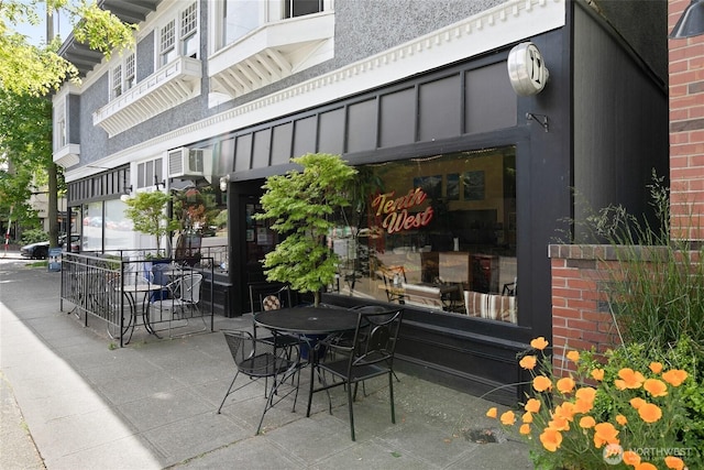1909 10th Ave W Unit 203, Seattle, WA 98119 - view of patio / terrace