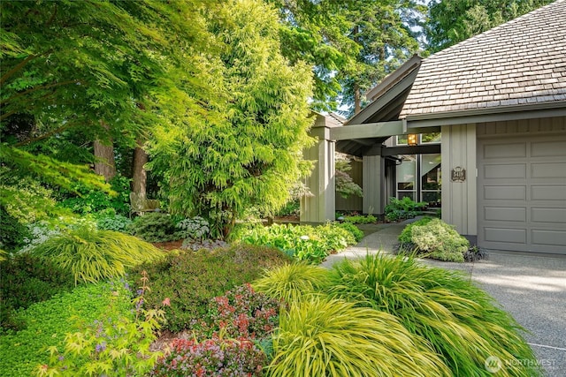 5419 Quail Run, Blaine, WA 98230 - view of yard featuring gravel driveway and a garage
