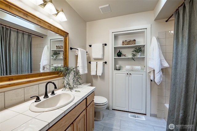 5419 Quail Run, Blaine, WA 98230 - full bath with vanity, toilet, and shower / bath combo with shower curtain