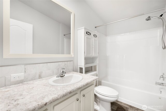 133 Broad St W, Bremerton, WA 98312 - bathroom featuring vanity, bathtub / shower combination, and tasteful backsplash
