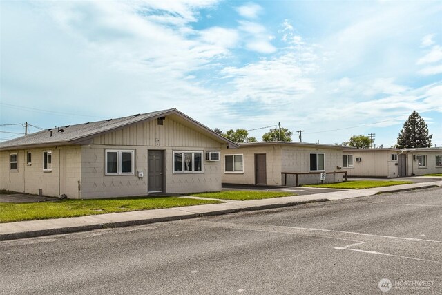 124 W Shoshone St, Pasco, WA 99301 - single story home with concrete block siding